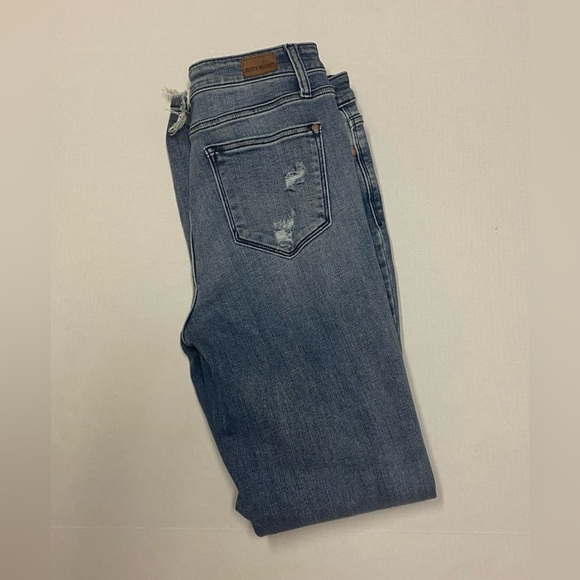 Judy Blue Denim - Judy Blue Classic Straight Fit Distressed Denim Jeans with Frayed Hem Size 9/29